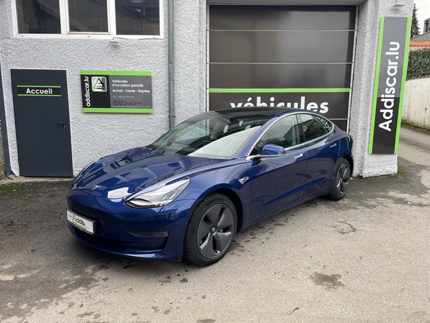 AddIsCar: Tesla Model 3